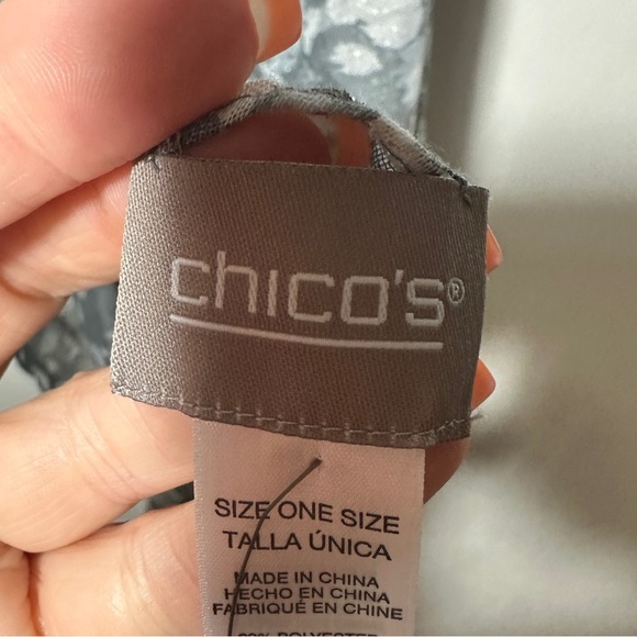 Chico’s NWT 20x70 Fawn Fun Foil Infinity Gray Patterned Women's Scarf - Picture 4 of 6